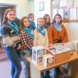 Ирена с дочками, друзьями и Ксендзом Яном устроили благотворительную акцию в Фарном Костеле!